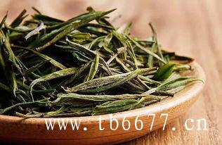 
白茶与绿茶、黄茶、乌龙茶、红茶、黑茶并称为中国六大茶类，是六大茶类中唯一一种加工最精简的茶类，不用炒青，不用揉捻，只经过萎凋和干燥，过程简约，所以福鼎白茶的营养成分非常的高。且随着近几年大家对于福鼎白茶的逐渐重视，以至于福鼎白茶的价格也上升到一个新的高度，所以下面我们就具体来了解一下福鼎白茶的价格是多少吧！
