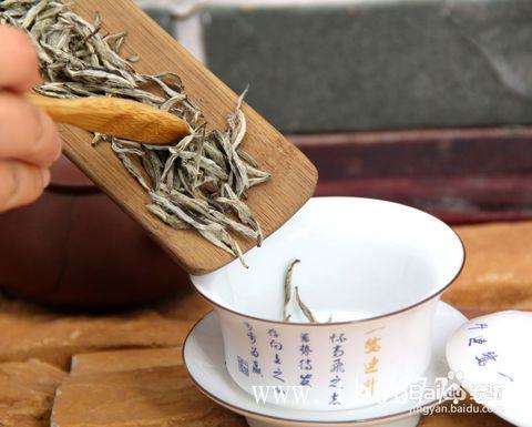 白毫银针具体冲泡步骤,福鼎白茶饼如何冲泡？,白牡丹茶的属性