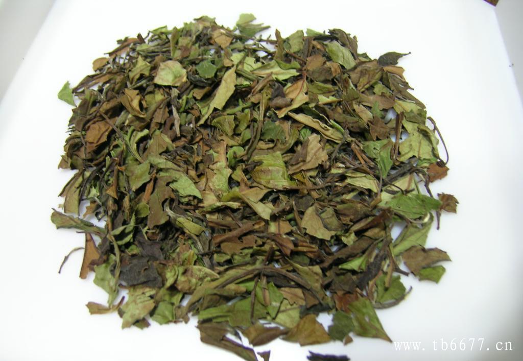 白牡丹茶属于白茶,喝白茶消炎杀菌预防上火,白牡丹茶属于白茶